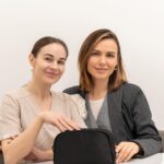 Marta Żmuda-Trzebiatowska Instagram - Od kilku lat moją skórą opiekuje się Ania Salomon ze @skin__concept. Zaufałam jej w kwestii kompleksowej pielęgnacji, bo lepiej zapobiegać niż leczyć. Ostatnio Ania zaprosiła mnie do swojego nowego cyklu, w którym zagląda do kosmetyczek swoich podopiecznych. Była ciekawa czego używam na codzień i jak dbam o swoją skórę kiedy ona nie widzi. 😉🤪 Wy też często mnie o to pytacie. Jesteście ciekawi jak wypadłam? Zapraszam Was na nową rolkę, która powstała też we współpracy reklamowej z moją ukochaną polską marką @uzdrovisco. #WspółpracaPłatna #cojestwmojejkosmetyczce #kosmetyczka