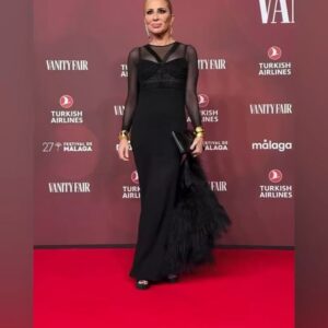 Marta Sánchez Instagram - Fin de semana en #malaga imparable. Gracias @vanityfairspain por una noche entre amigos. @davidxdyp 🤍  Si; repetí mi @versace vintage. Un vestido que tiene ya 31 años en mi armario y que fue el que lucí en mi vídeo y alguna tele de promoción de “Desesperada”… @milabentabol gracias por  llevarme a conocer mi nueva tienda fetiche en la ciudad (que por cierto, está más bonita que nunca..) #Pompeu #Pompeumalaga #theworldofcontemporaryluxuryfashion  Málaga: nos vemos pronto. Joyas @juliamunozarevalo @my.beautyexperience @festivalmalaga #martasanchez #martisimasanchez