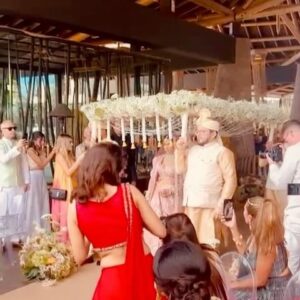 Marta Sánchez Instagram - Una boda increíble.✨💍 Victoria & Raju.🩵 @tetebyodette @joyeriacoolook @magritshoes @lopesanbaobab #meloneras #grancanaria #bodasmagicas #martasanchez #martisimasanchez