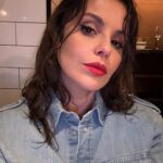 Marta Torné Instagram - Me encanta que llueva, no llevar paraguas y hacerme fotos 🌧️❤️🥰