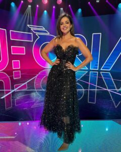 Marta Torné Instagram - Os comparto mis últimos looks de @euforia3cat para @som3cat Algunos muy criticados y otros menos…. Cuál os gusta más de los cuatro? (Os leo) A mi me gustan todos, porque me lo paso súper bien jugando con la moda. Pero el primero es el que más 🤭 Gracias @lavestitecatv3 @martaventosa @assumptasolemakeupartist @silvia_arenos por jugar, divertirnos, pasarlo bien…. Y por tanto amor 🥹🙏🏻❤️