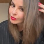 Marta Torné Instagram - Os enseño uno de mis looks favoritos para estas fechas, es muy fácil con mi plancha Steam Elixir de @bellissima_es. Me encanta porque deja el pelo súper liso, muy luminoso e hidratado. Gracias a su vapor lo protege de las altas temperaturas; qué os parece el resultado? Aprovecha y pídele @bellissima_es a los Reyes Magos