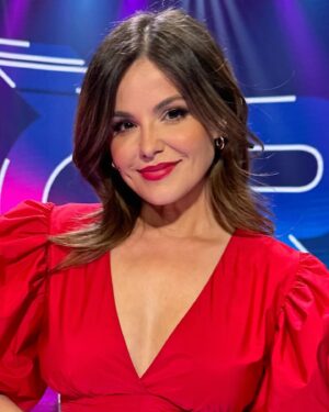Marta Torné Instagram - Os comparto mis  últimos looks de @euforia3cat para @som3cat 
Algunos muy criticados y otros menos…. Cuál os gusta más de los cuatro? (Os leo)

A mi me gustan todos, porque me lo paso súper bien jugando con la moda. Pero el primero es el que más 🤭
Gracias @lavestitecatv3 @martaventosa @assumptasolemakeupartist @silvia_arenos por jugar, divertirnos, pasarlo bien…. Y por tanto amor 🥹🙏🏻❤️