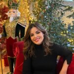 Marta Torné Instagram - Estos días han sido increíbles en los que me he sentido una niña pequeña disfrutando de La Navidad en @lavellafarga (y yo que adoro la navidad… os podéis imaginar mi felicidad) Gracias @marti_angrill por hacer posible esta maravilla que es sentir y disfrutar el espíritu navideño con el Xmas Market. Enhorabuena por todo el trabajo y por tener un hotel @relaischateaux donde no hace falta decir que es una pasada: el servicio, el equipo, la comida, las habitaciones… hasta el último detalle cuidado con amor y cariño. Os voy a echar de menos. Cada vez q escuche una canción de navidad, me acordaré de estos días aquí con vosotros. Ha sido un regalazo descubriros. Espero volver muy pronto. AHORA SI HA EMPEZADO LA NAVIDAD!!!!🎄 💫✨🌟