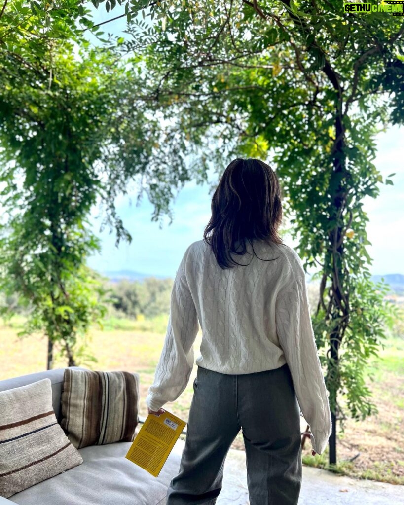 Marta Torné Instagram - Ganas de Otoño de verdad. Mi estación preferida 🌳🍂☀️ Look de @uniqloeurope en @viu_emporda OS DESEO MUY BUEN FIN DE SEMANA!!!!! 💝