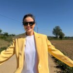 Marta Torné Instagram - Felicidad es la mejor palabra para definir cada vez que voy a l’Empordà. Ahora en primavera es una maravilla. Si podéis… escaparos aunque sean unos días. Y os recomiendo que vayáis a @cancasihouse casi un sitio chiquitito precioso que te cuidan y miman en todo momento (preguntad por Emma o Gabriel) y no es publi. Es una recomendación después de haber ido muchas veces 🙏🏻🥰