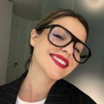 Marta Torné Instagram - Resumen de mi última semana. La última es mi favorita 🙏🏻😍 -Selfie feliz 🌹 -Viendo Napoleón (me encantó) -Celebrando un cumpleaños 🥰 -Mi receta de Crema de guisantes con coles de bruselas salteadas con parmesano 🤤 -Mascarilla Vivant de @biologique_recherche -Ya es Navidad 🤭 -Mudanza 🙄 -Mensaje de la camiseta de mi entrenador de Madrid 💪🏻 (@fitnessyventas_by_desilozoya ) - @galarestaurante -Rufus de fondo…. 😭😭😭😭