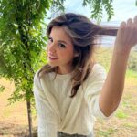Marta Torné Instagram - Ganas de Otoño de verdad. Mi estación preferida 🌳🍂☀️ Look de @uniqloeurope en @viu_emporda OS DESEO MUY BUEN FIN DE SEMANA!!!!! 💝