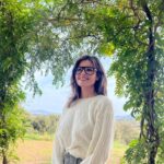 Marta Torné Instagram - Ganas de Otoño de verdad. Mi estación preferida 🌳🍂☀️ Look de @uniqloeurope en @viu_emporda OS DESEO MUY BUEN FIN DE SEMANA!!!!! 💝