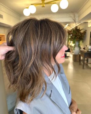 Marta Torné Instagram - Vuelta al cole con corte y color 💝 Lo que técnicamente sería Color Glossy Hazelnut 
Y Therapy de Brillo de KUBO by @anarabyanalerida Os gusta?☺️