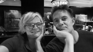 Martha Plimpton Instagram - Sleepy and stuffed and happy to be together! #DayOnedown at @steelcitycomiccon in beautiful #Pittsburgh. Having a blast at my first ever #comiccon. And so glad my buddy @garretdillahunt is here with me. Had a GREAT time at our panel and have loved all the people we’ve met. ❤️❤️❤️ See you tomorrow, Pittsburgh!!!!