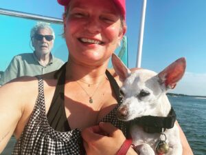 Martha Plimpton Instagram - A week on the Island with pals. #swipeleft⬅️ #walter @dickiesampsoun #Doc #easthamptonsprings #fuckabortionbans