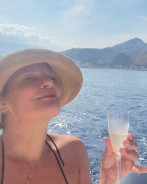 Martha Plimpton Instagram - Back in #london and wishing I was still there. #sicily #taormina #sunset #vacationOVER #Solotravel #womentravelingsolo #nonstoprain for the next #twoweeks #ugh #italy #sigh #mytinyatlas