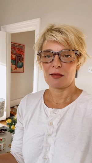 Martha Plimpton Instagram - I forgot to say! This is my FIRST TIME EVER at ANY COMIC CONVENTION EVER!!!! So, please be nice?? Ha! @steelcitycomiccon