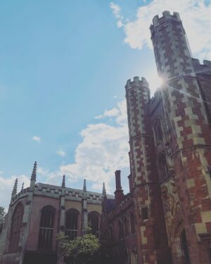 Martha Plimpton Instagram - I fell in love with #Cambridge. #swipeleft⬅️