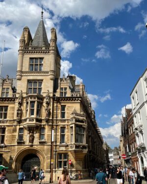 Martha Plimpton Instagram - I fell in love with #Cambridge. #swipeleft⬅️