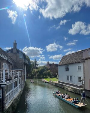 Martha Plimpton Instagram - I fell in love with #Cambridge. #swipeleft⬅️