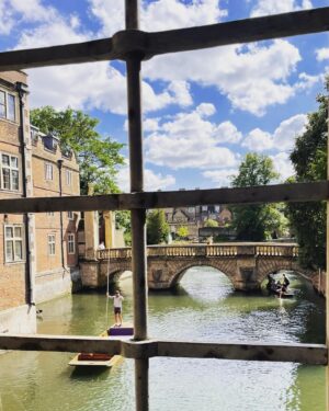 Martha Plimpton Instagram - I fell in love with #Cambridge. #swipeleft⬅️