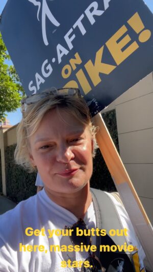 Martha Plimpton Instagram - First day for me, day 100 and god knows what for our #union. @sagaftra and our leadership and negotiating team have my #fullsupport. Let’s make the #amptp PAY UP and quit with the greedy bs. This country needs a serious #labormovement and it’s starting to see what happens when workers have finally had #enough. #dontfuckwithfran #strike2023 #onstrike