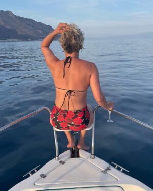 Martha Plimpton Instagram - I went on a ridiculously great #boat ride, my #skipper was #Dario. It was #THEBEST. He’s VERY good at his job. #recommend. That’s all I wish to say at this time. 🤣🤣 #sicily #taormina #mytinyatlas #hotskipper #bodylikeagnocchi #thisis52 #solotravel #womentravelingsolo @pasciataormina #absolutegentleman #nomorephotosplease #mtetna🌋 #spinstershavemorefun #canyoutellidonikehavingmypicturetaken thank you for the rec, @kristinkleinkk