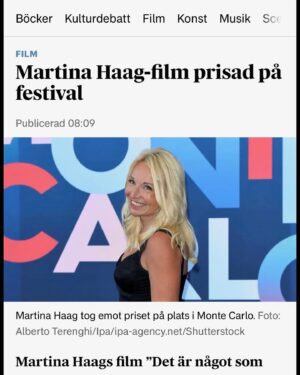 Martina Haag Instagram - Nu sitter hon i bokhyllan👆🏽Jag går in och tittar på henne stup i kvarten för att försäkra mig om att det verkligen hände. Så himla glad🤗