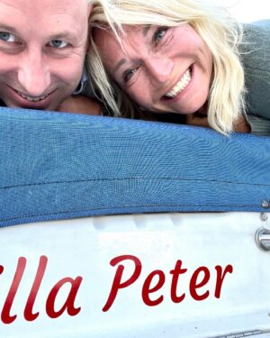 Martina Haag Instagram - Idag har jag ägt Lilla Peter i ett år💚💙Grattis på namnsdagen Lilla Peter. Och stora Peter grattis till dig också finaste kompisen💜🙋🏼‍♀️