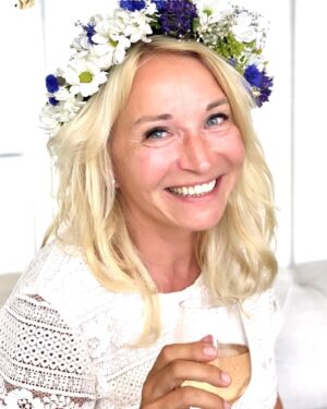 Martina Haag Instagram - Glad midsommardag kompisar💙🌟🙋🏼‍♀️