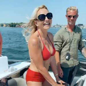Martina Haag Instagram - Vilken rolig dag🤗Tack @tolgaduran #sthlmboatparty