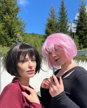 Martina Zábranská Instagram - Náhodné stretnutia a spontánne nápady sú najvác 💙 
4 grácie a Tatry 🏔️🌲🌞
Aneb keď sa stretne Uma Turman z wishu s cukrovou vatou 😂🫶