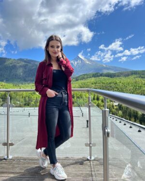 Martina Zábranská Instagram - Náhodné stretnutia a spontánne nápady sú najvác 💙 
4 grácie a Tatry 🏔️🌲🌞
Aneb keď sa stretne Uma Turman z wishu s cukrovou vatou 😂🫶