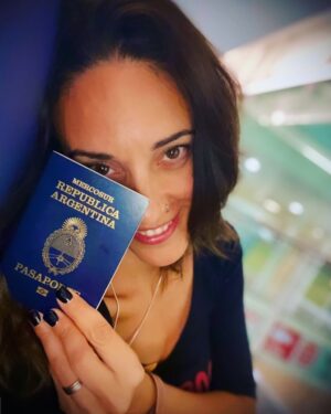 Martina Gusmán Instagram - 💫

¡Yeahhhh baby!  Volviendo a casa ✈️

Nuevo Rodaje … Nuevo personaje … Nueva piel a habitar… Nuevo desafío … Allá Vamos!

#RominaSmile
#Rodaje 🎥🎬
#CineNacional🇦🇷

@smcine_ 
@theremakenet