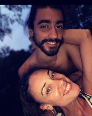 Martina Gusmán Instagram - 🌺🌺🌺🌺🌺

Últimos momentos del 2021 💓 
Despedir …💓
Agradecer …💓
Amar…💓
Intencionar 💓

Les deseo mucho amor y luz para este nuevo año. 🙌🏽💫💘