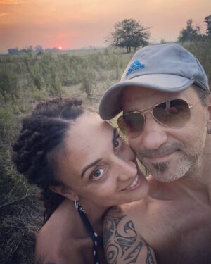 Martina Gusmán Instagram - 🌺🌺🌺🌺🌺

Últimos momentos del 2021 💓 
Despedir …💓
Agradecer …💓
Amar…💓
Intencionar 💓

Les deseo mucho amor y luz para este nuevo año. 🙌🏽💫💘