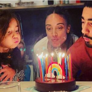 Martina Gusmán Instagram - 🎂🌈

¡A celebrar babyyyy! @mateo.trapero 
🤘🏽💥🌈💫💖