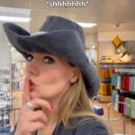 Martina Hill Instagram – 🤫Psst, hier gibt’s Knaller-Neuigkeiten💥Und die Antwort auf die Frage, was Schaufensterpuppen nach Feierabend machen🤣 Liebste Grüße vom Set🎬😘 #Hillarious @primevideode
