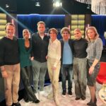 Martina Hill Instagram - 👉heute 22:00 beim Kölner Treff im WDR gibt’s den ersten Trailer zu meiner neuen Show „Hillarious“💥 (ab 9.2. bei @primevideode ) und die einmaligen Kollegen #johannkoenig, @atzeschroeder_offiziell @sharonbattiste_ @anja_reschke @leonwindscheid @bernhard_bettermann und natürlich die wunderbare @bettinaboettinger #kölnerfreff #hillarious #caveman #trailer #werbungausliebe❤️