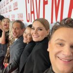 Martina Hill Instagram - ❤️Liebe Premieren-Grüße🫶 CAVEMAN ab dem 26.01. im Kino🍿 #kinowerbung #nochjemandeis? #cavemanfilm #designerselfie