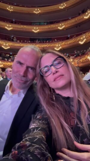 Martina Klein Instagram - ¡Si me gusta todo contigo será porque te amo! ❤️❤️❤️❤️
No estamos para derrochar ni un motivo para festejar, no por nada en especial, sino como filosofía de vida. 
Happy Valentine, mi amor! @alexcorretja74