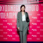 Marusya Klimova Instagram - Вчера прошла Вторая Премия Московского Художественного Театра им. А.П. Чехова ♥️ Премия поддерживает молодых и талантливых ребят во всех областях культуры и искусства ✨ Как же было красиво и как-то по особенному волнительно, ну и магия Основной сцены этого театра всегда на меня действует очень сильно ✨ Огромное спасибо за премию и этот вечер @mxat_chekhova и за приглашение @t_rumyanceva , за фото @temerina ❤️ Костюм @shumi_design Украшения любимых @attribute__shop