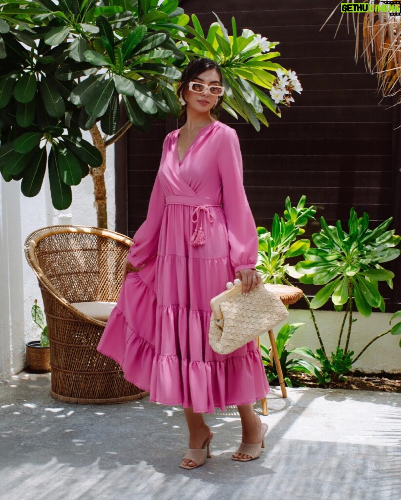 Marwa Karam Instagram - Comfortable and casual summer wear from @shein_ar cotton collection 🥰 #sheincotton #shein #شي_ان Outfit details 19637962 19189079 18331596