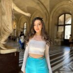 Marwa Karam Instagram - هلو حبايبي 💕 بما انو العيد عالابواب اني و @revolvemena حبينا نهديكم 20% خصم باستخدام كود MARWA20 لما تتسوقون من عندهم لحد يوم 25 June فلحقو نفسكم ولا تنسون تدزولي لوك العيد 😍