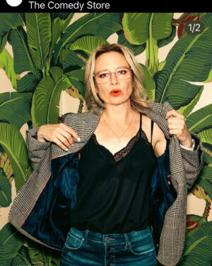Mary Lynn Rajskub Instagram - I’ve grown into my body ! Thank you Anthony Acero @acerophotos #comic #backstage #fullygrown