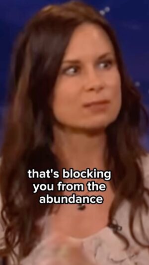 Mary Lynn Rajskub Instagram - Talking to angels 🧹 🏡 #abundancewhisperer #angel #vibes #bs #crap #manifest #wish #dreams #clean #comedy #jokes #actor #conanobrien #comic