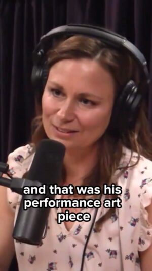 Mary Lynn Rajskub Instagram - Trying to explain art to Joe Rogan 😬#art #school #JRE #performanceart #open #female #comic #jokes #standup #comedy #newsradio