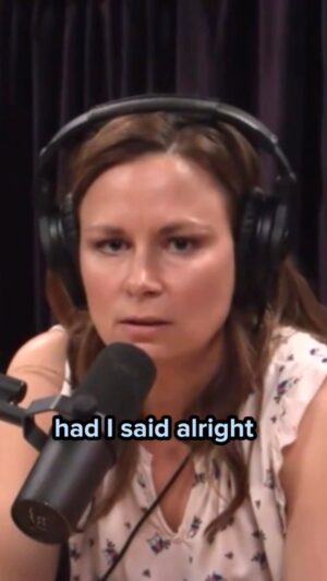 Mary Lynn Rajskub Instagram - Look at baby on #JRE! 😱😭😳#beginning #career #acting #comedy #selfworth #female #performer #working #craft #learning #green #howto #rogan #joerogan #JRE