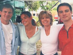 Mary-Margaret Humes Instagram - Happy Birthday @kevwilliamson  #behindthescenes #dawsonscreek #throwback to Season 6 Finale 👏👏
