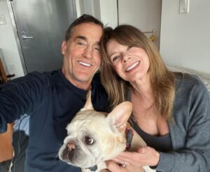 Mary-Margaret Humes Instagram - Early morning #nyc  with @johnwesleyshippjr … what a wonderful way to wake up … coffee and #puppykisses #dawsonscreek 25 years later #foreverfriends ❤️
