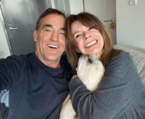 Mary-Margaret Humes Instagram - Early morning #nyc  with @johnwesleyshippjr … what a wonderful way to wake up … coffee and #puppykisses #dawsonscreek 25 years later #foreverfriends ❤️