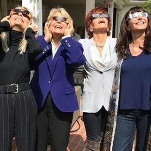 Mary Steenburgen Instagram - Thinking of you three today! ❤️❤️❤️