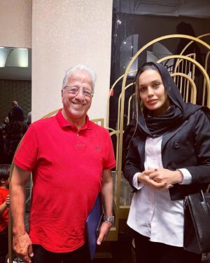 Maryam Qhajar Instagram - تشكر از معاونت سينمايي و تئاتر كانون ملي هنرمندان🙏
پرديس سينمايي هروي سنتر

#مريم_قجر #بازیگر #هنر #تئاتر #سينما #ايران #تهران #زن #بازیگران #بازیگران_زن #زندگی #هنری #علیرضاخمسه #منشن #تقدير #جشن #عکاسی #پرتره